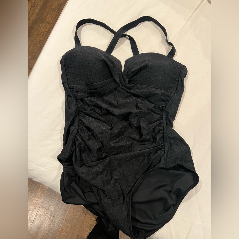 Black swim suit